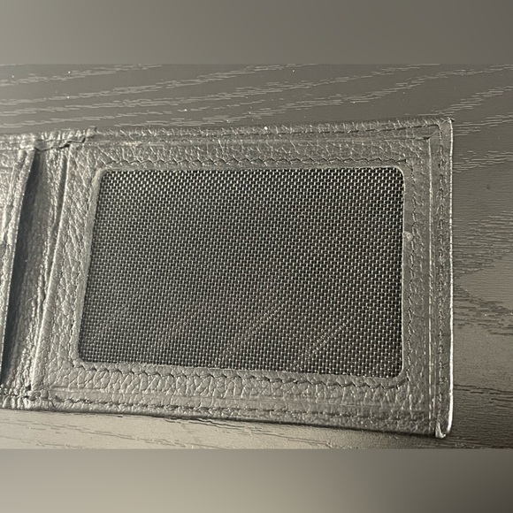 Calvin Klein RFID Leather Card Holder - Picture 5 of 6